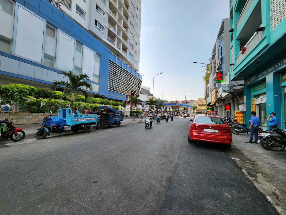 Bán nhà Phan Tây Hồ, q PN tặng nội thất cao cấp gíá chỉ 4 tỷ nhỉnh (thương lượng) ĐT: 0357475836