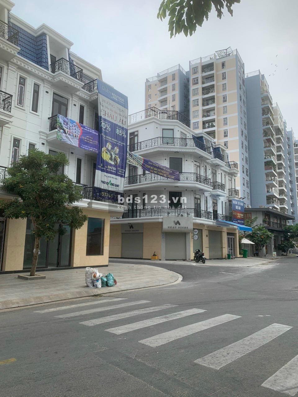Bán nhà SHR mặt tiền đường Trịnh Đình Trọng - 1 trệt 3 lầu 210m2