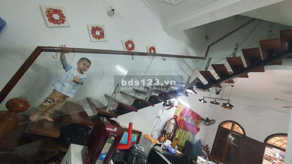 Bán nhà Tây Hồ, mặt ngõ Thuỵ Khuê kinh doanh cực tốt. Dt 55m2, 4T, MT 5,5m, 7.9 Tỷ. Lô góc, Ô tô vào