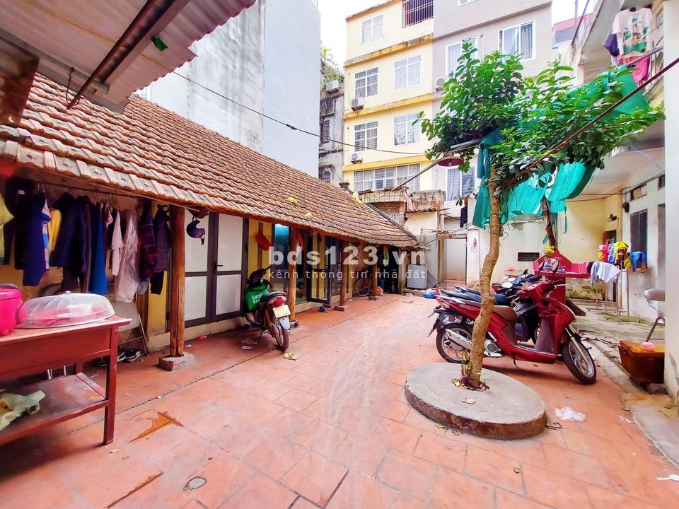 Chuyển nhượng căn nhà C4. Sổ Đỏ 150M trung tâm quận Đống Đa.