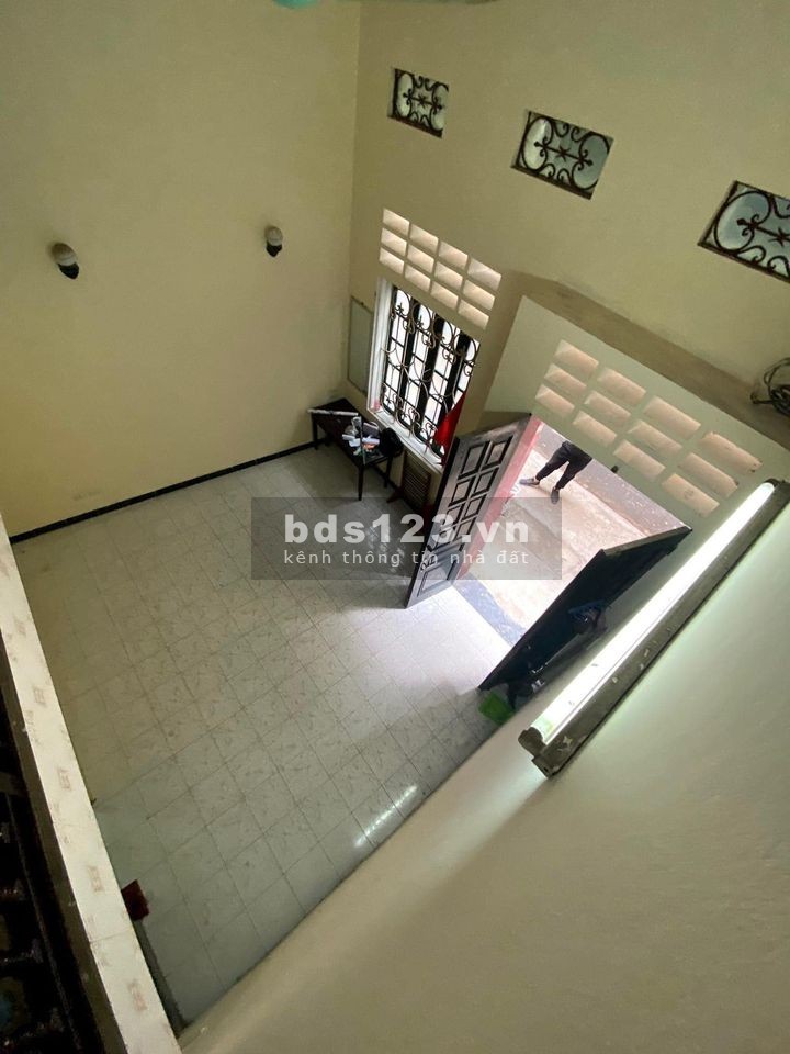 Cần chuyển nhượng căn nhà 2T phố Tô Vĩnh Diện. Khu vip giá rẻ