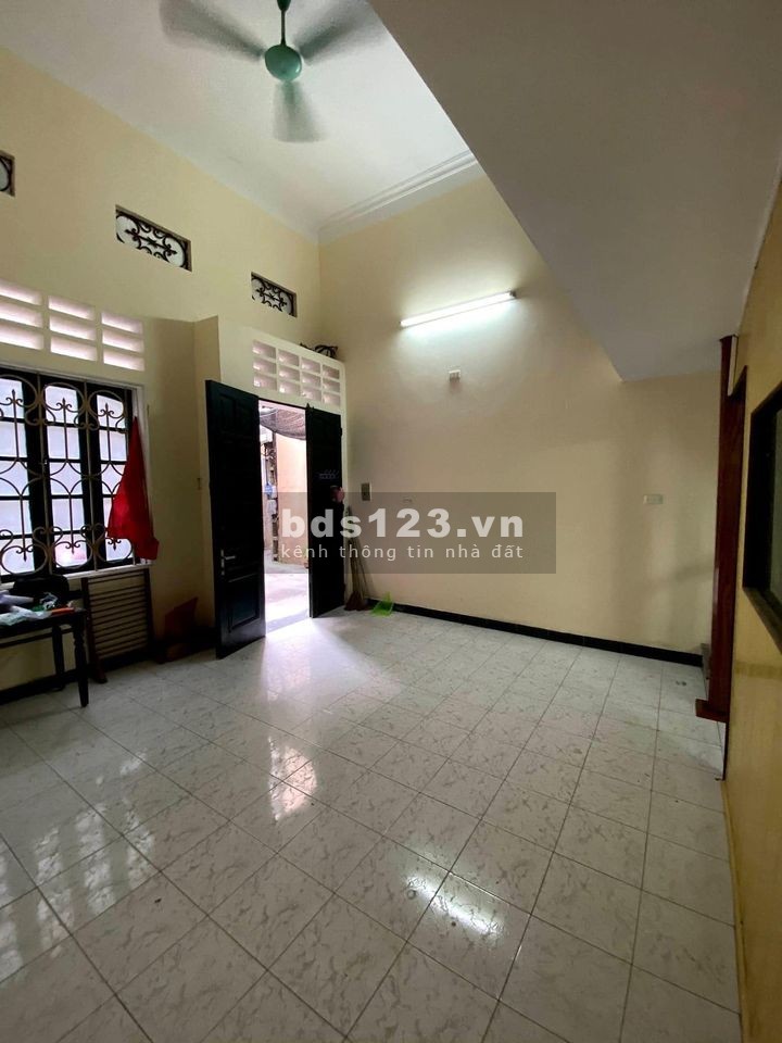 Cần chuyển nhượng căn nhà 2T phố Tô Vĩnh Diện. Khu vip giá rẻ