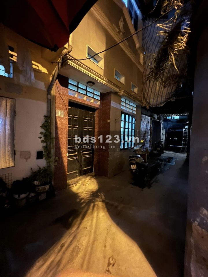 Cần chuyển nhượng căn nhà 2T phố Tô Vĩnh Diện. Khu vip giá rẻ