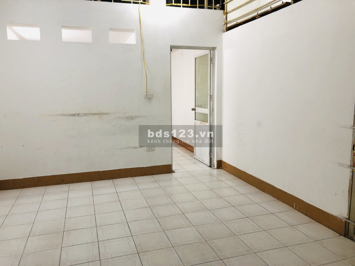 Cho thuê nhà giá rẻ ở phố Quan Nhân, quận Cầu Giấy, Hà Nội (có nhà ngay)