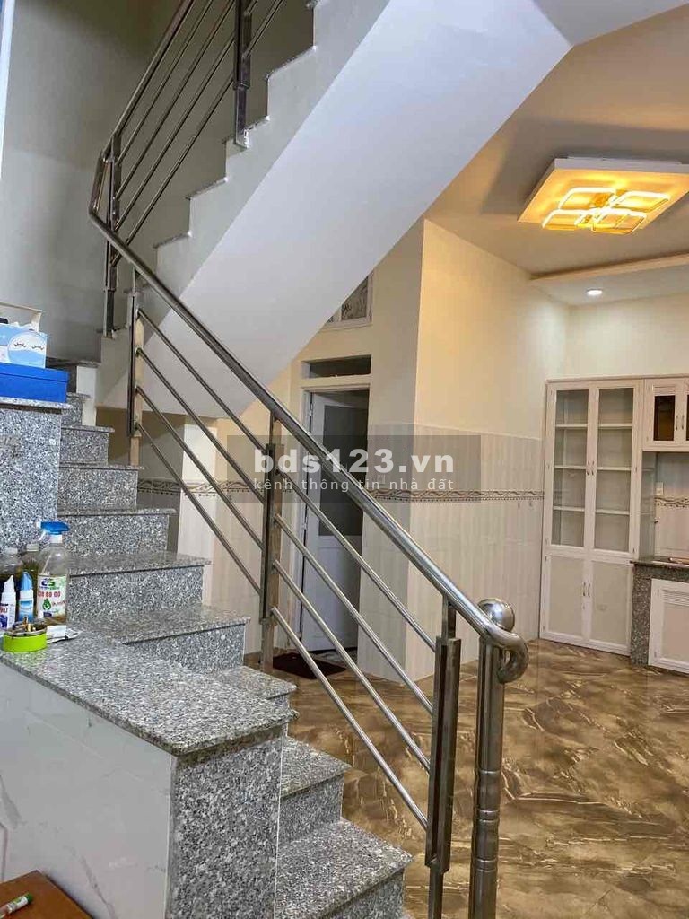 Cho thuê nhà nguyên căn Cộng Hòa 5 x 16 1 lầu 3 phòng có máy lạnh