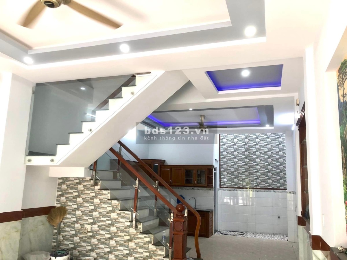 Bán nhà siêu phẩm 4 tầng ngay hẽm 8m ôtô tải đậu vào nhà, ngang 5m nở hậu, giá 5.x tỷ