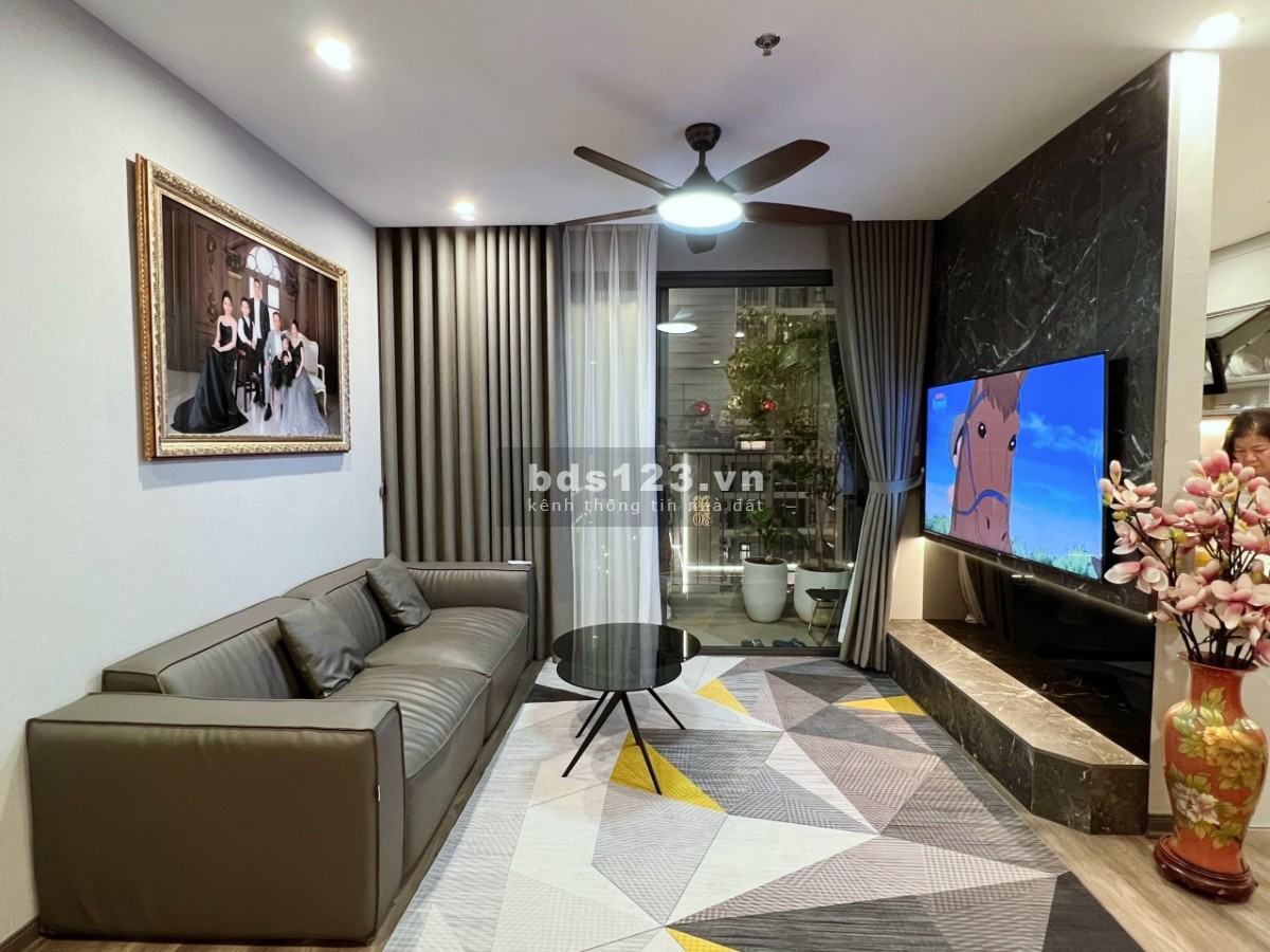 Bán căn hộ 2N+2VS FULLĐỒ View BỂ BƠI HÀNG DỪA Tại Vinhomes, chỉ 1TỶ700TR, LH: 0976.366.513