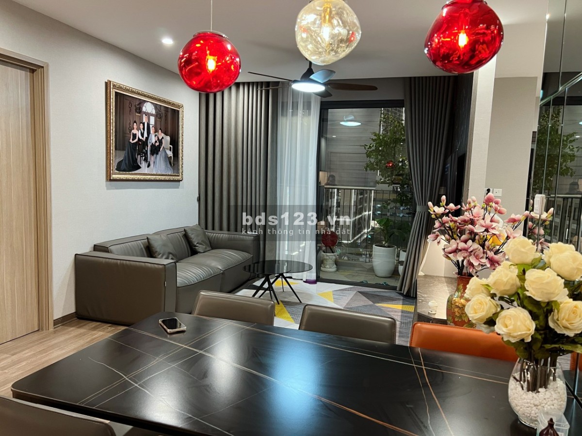 Bán căn hộ 2N+2VS FULLĐỒ View BỂ BƠI HÀNG DỪA Tại Vinhomes, chỉ 1TỶ700TR, LH: 0976.366.513
