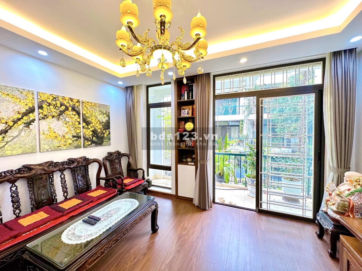 Bán nhà đẹp nằm trong khu phân lô Nguyễn Khánh Toàn, nhà đẹp 60m oto vào nhà giá 10 tỷ