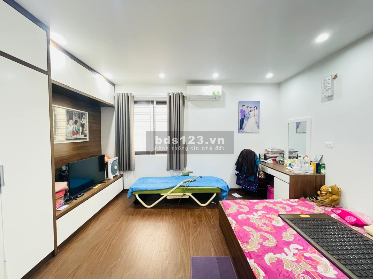 Bán nhà đẹp nằm trong khu phân lô Nguyễn Khánh Toàn, nhà đẹp 60m oto vào nhà giá 10 tỷ