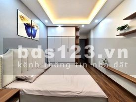 Bán gấp căn nhà gần Ngã Tư Sở, sát Royal City, ngõ nông 5m ra ô tô tránh.46m2 giá chỉ 3,85 tỷ.