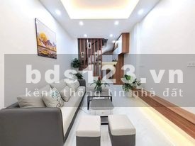 Bán gấp căn nhà gần Ngã Tư Sở, sát Royal City, ngõ nông 5m ra ô tô tránh.46m2 giá chỉ 3,85 tỷ.