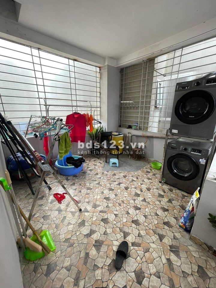 Bán Gấp căn nhà phố Giáp Bát ô tô đỗ cửa. giá rẻ quá