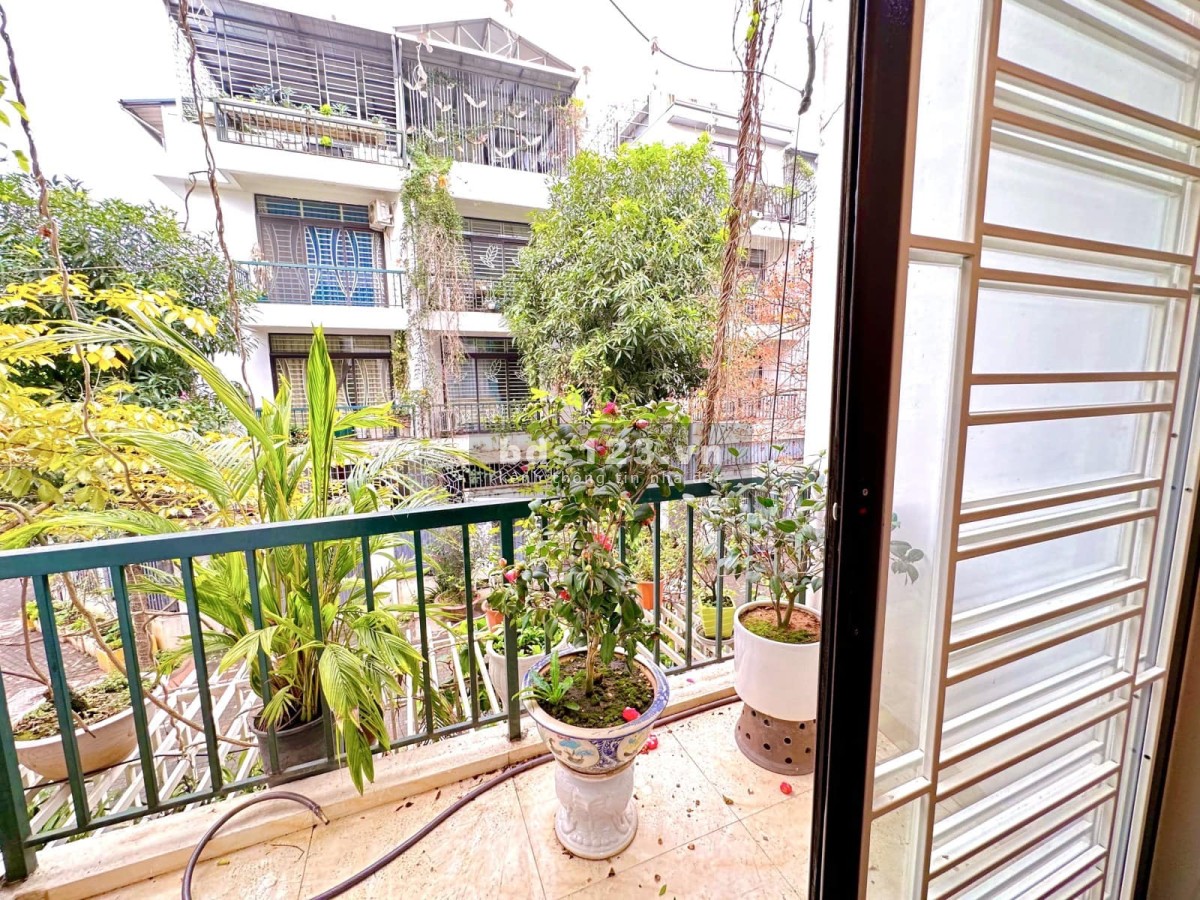 Bán nhà đẹp nằm trong khu phân lô Nguyễn Khánh Toàn, nhà đẹp 60m oto vào nhà giá 10 tỷ