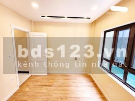 Hơn 3tỷ bán nhà Âu Cơ Tây Hồ 40m ngõ thông ô tô, mua là thắng.