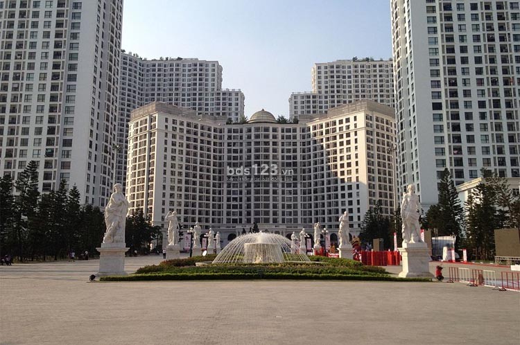 Mua bán căn hộ Royal City sôi động hơn nhờ vào vị trí đắc địa