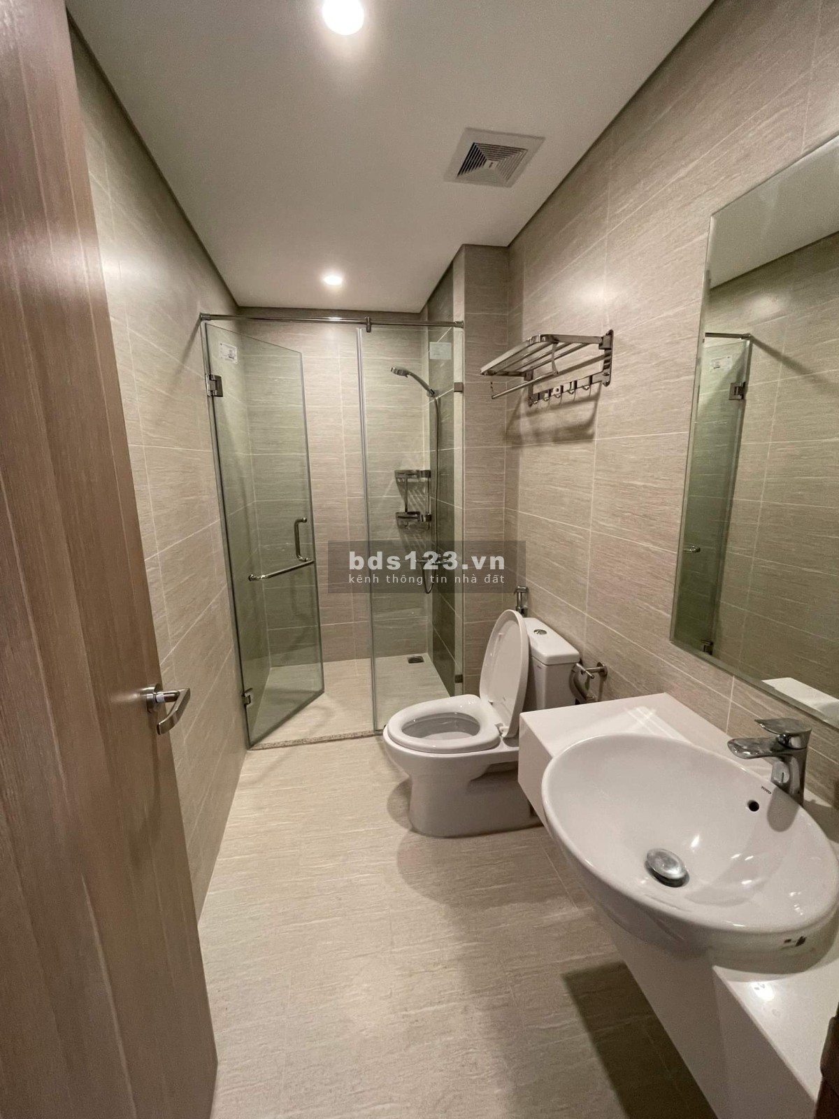 Bán căn hộ nhanh tại Vinhomes (1pn + 1), giá 1,7 tỷ full nội thật