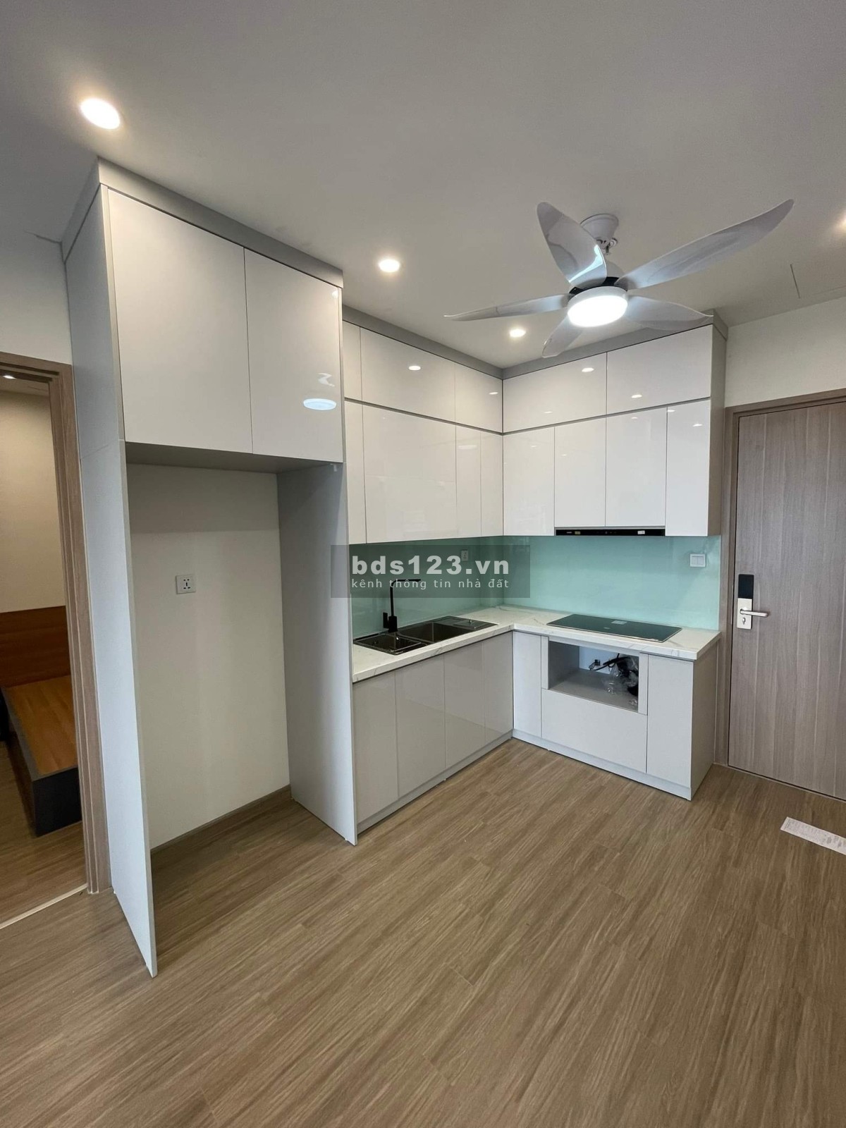 Bán căn hộ nhanh tại Vinhomes (1pn + 1), giá 1,7 tỷ full nội thật
