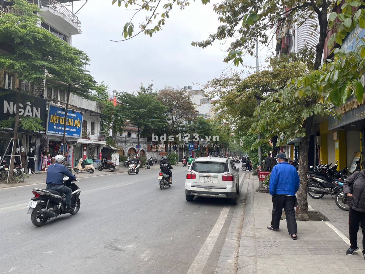 Cho thuê mặt bằng kinh doanh ngay mặt phố Khâm Thiên