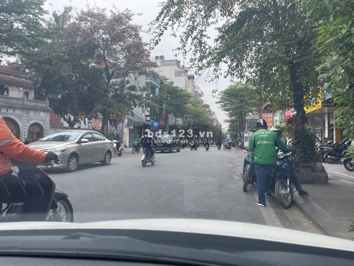 Cho thuê mặt bằng kinh doanh ngay mặt phố Khâm Thiên