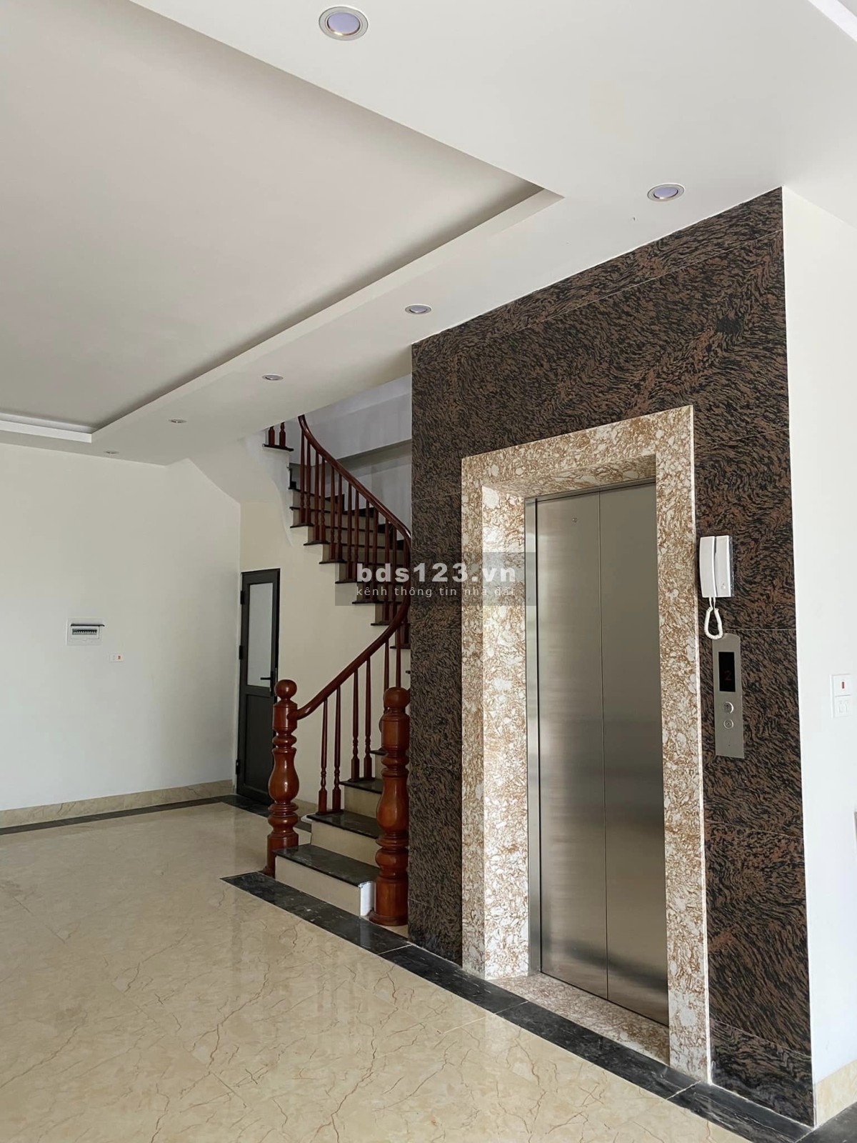 NHỈNH 10 TỶ CÓ NHÀ YÊN LÃNG, ĐỐNG ĐA, PHÂN LÔ, THANG MÁY, 55M2x6T, Ô TÔ TRÁNH.