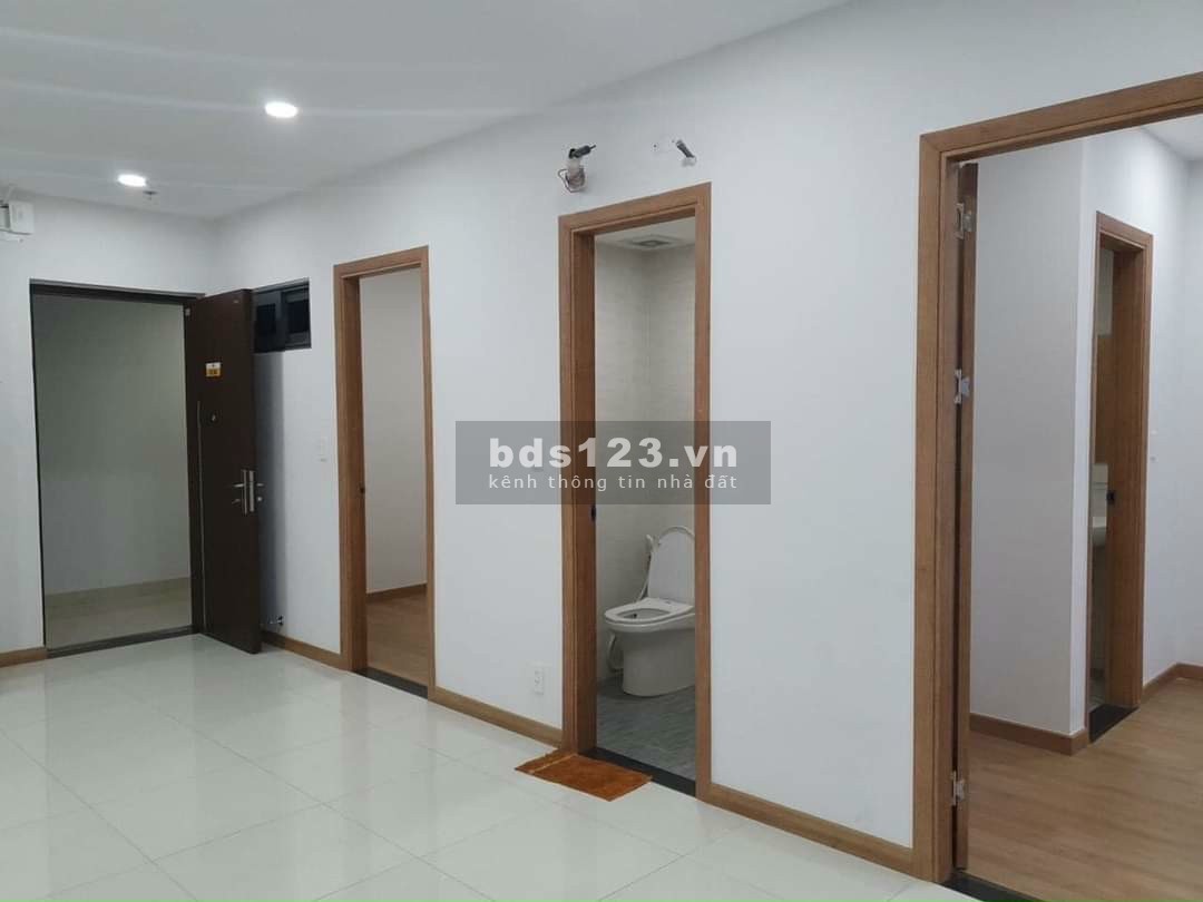 Bán căn hộ Bcons miền đông view hồ bơi