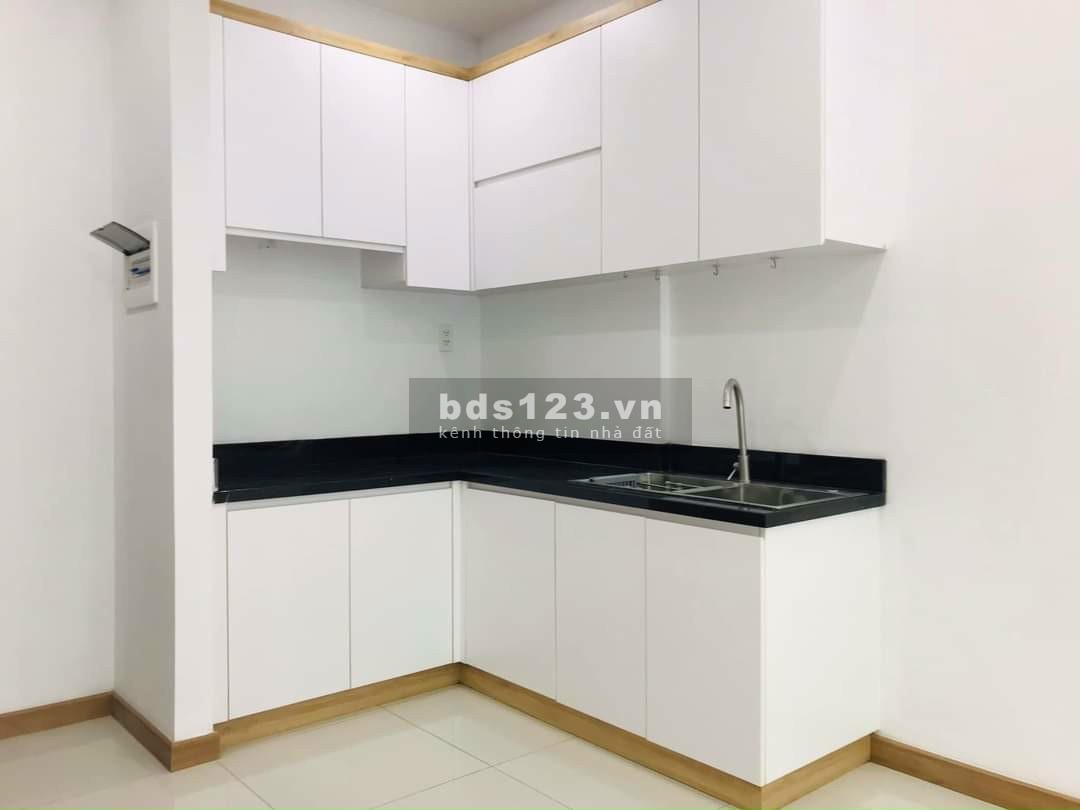 Bán căn hộ Bcons miền đông view hồ bơi
