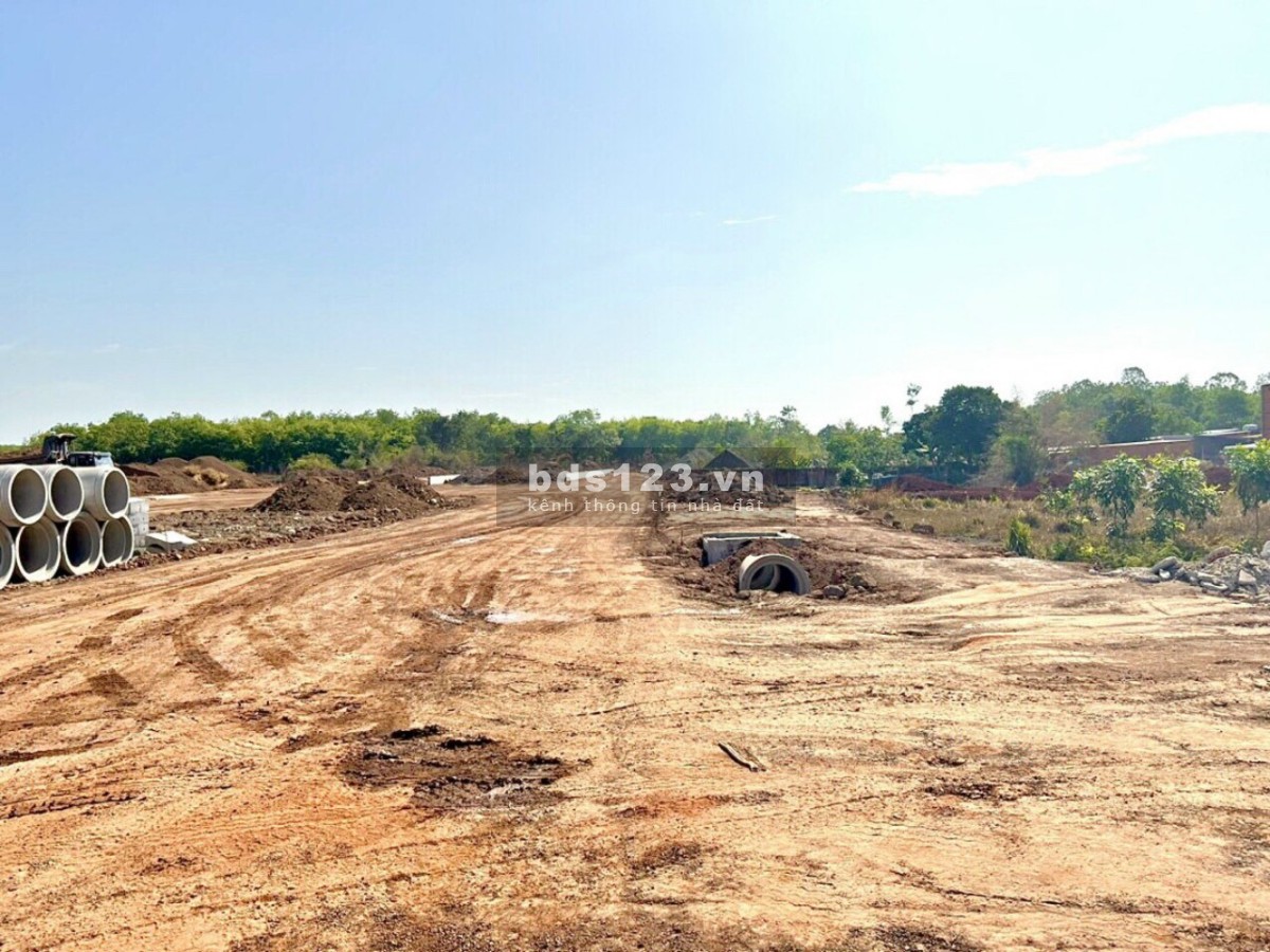 Chính chủ cần bán đất ngộp, thổ cư 100m, nằm giữa 2 khu công nghiệp lớn, tiềm năng phát triển cao