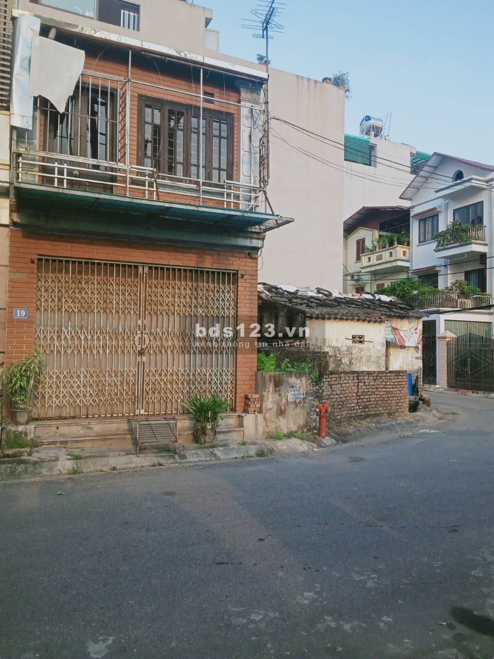 Chính chủ cần cho thuê căn nhà 2 tầng Cổ Linh, Thạch Bàn