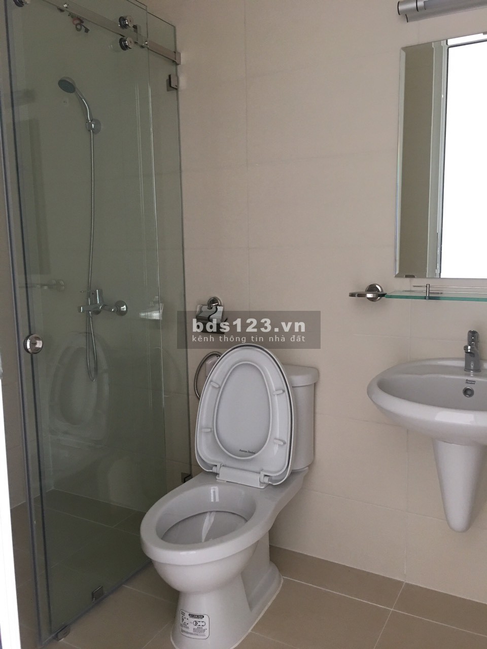 Cho thuê văn phòng 46m2 có rèm, máy lạnh 6.5 triệu, Moonlight Boulevard, Bình Tân. Lh: 0938308438