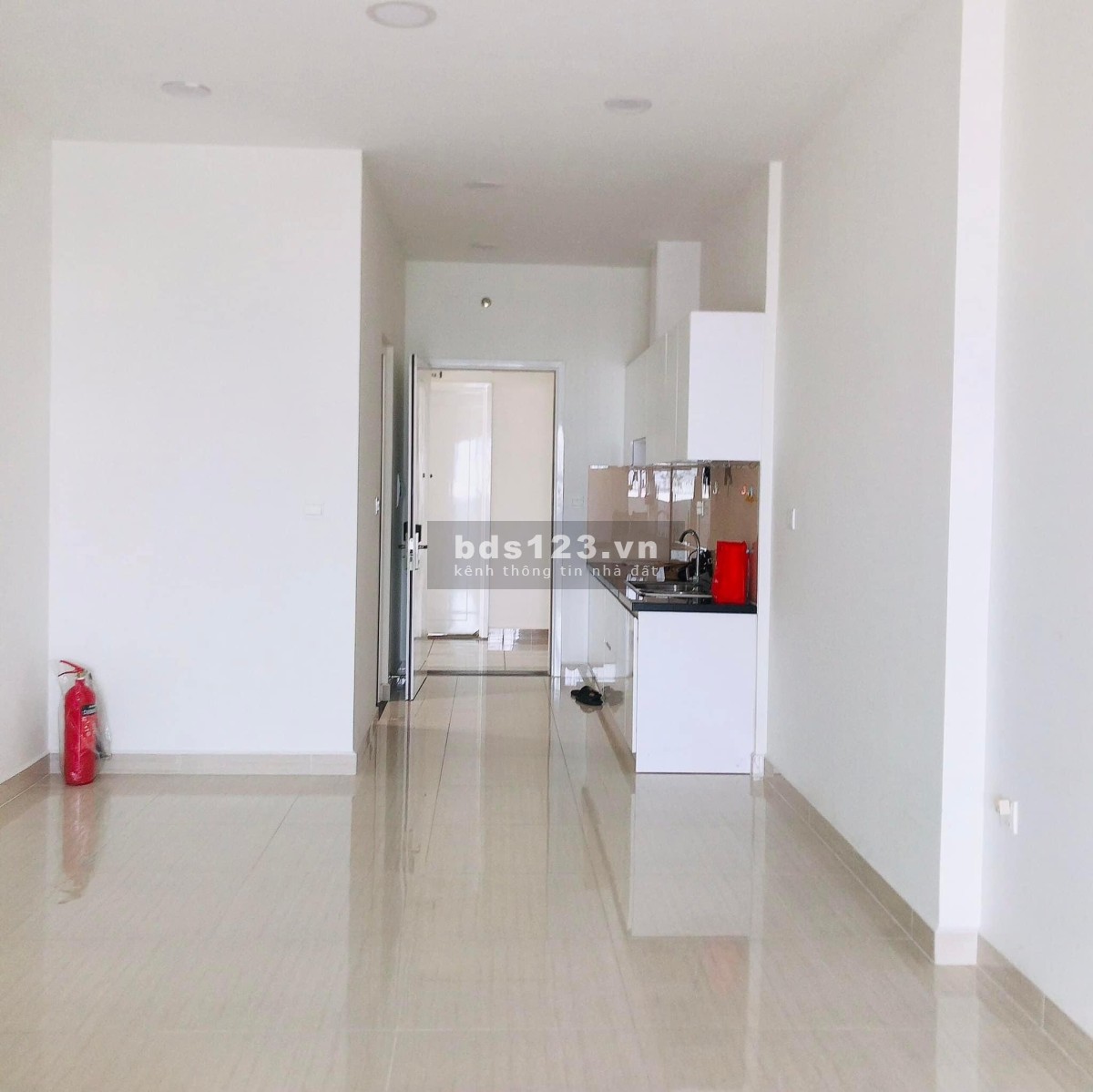 Cho thuê văn phòng 46m2 có rèm, máy lạnh 6.5 triệu, Moonlight Boulevard, Bình Tân. Lh: 0938308438