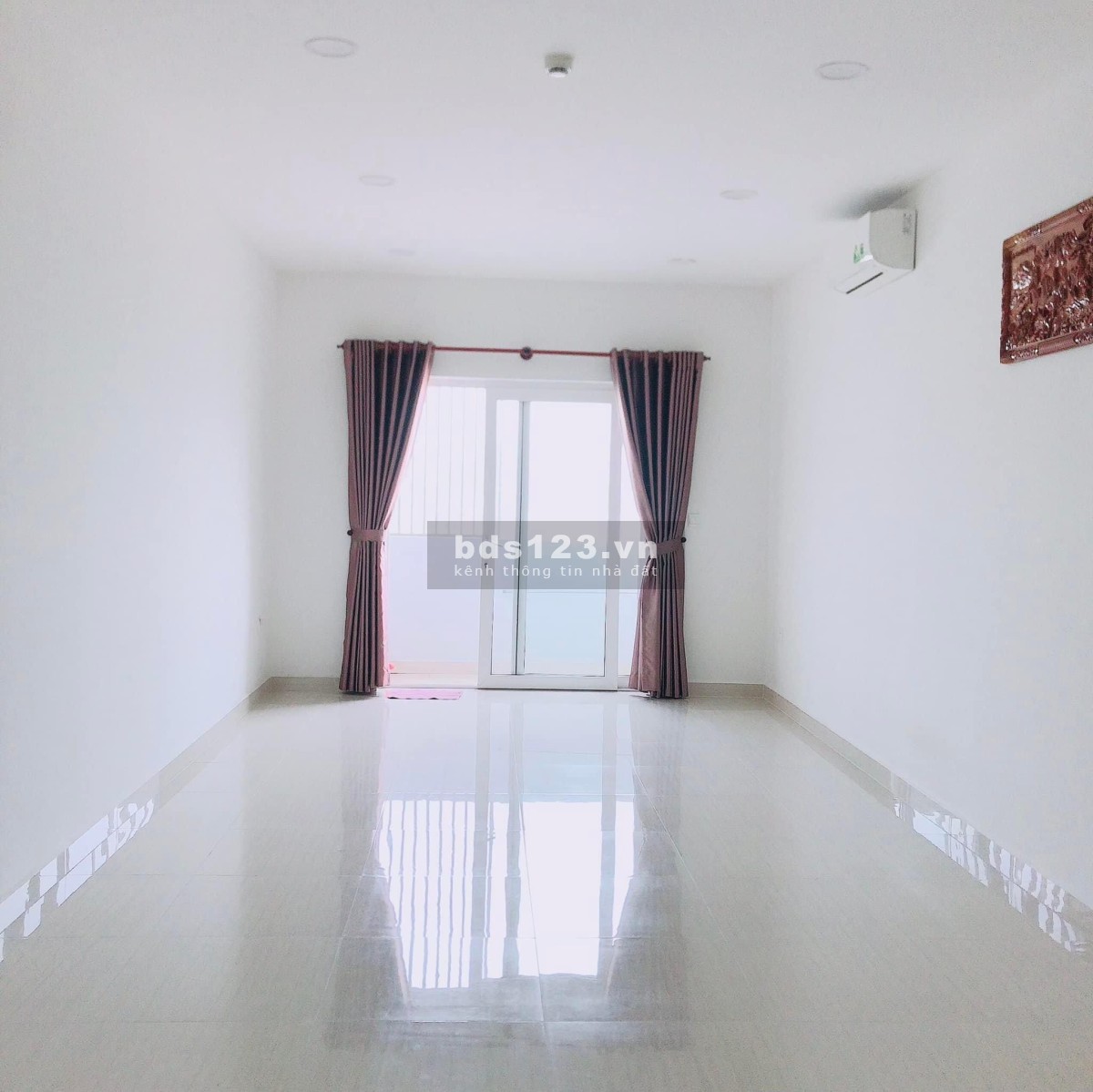 Cho thuê văn phòng 46m2 có rèm, máy lạnh 6.5 triệu, Moonlight Boulevard, Bình Tân. Lh: 0938308438