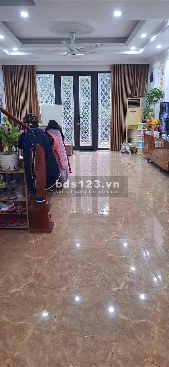cần bán nhà 4 tầng mễ trì thượng- nam từ liêm 46M- 3,7 tỷ gần oto
