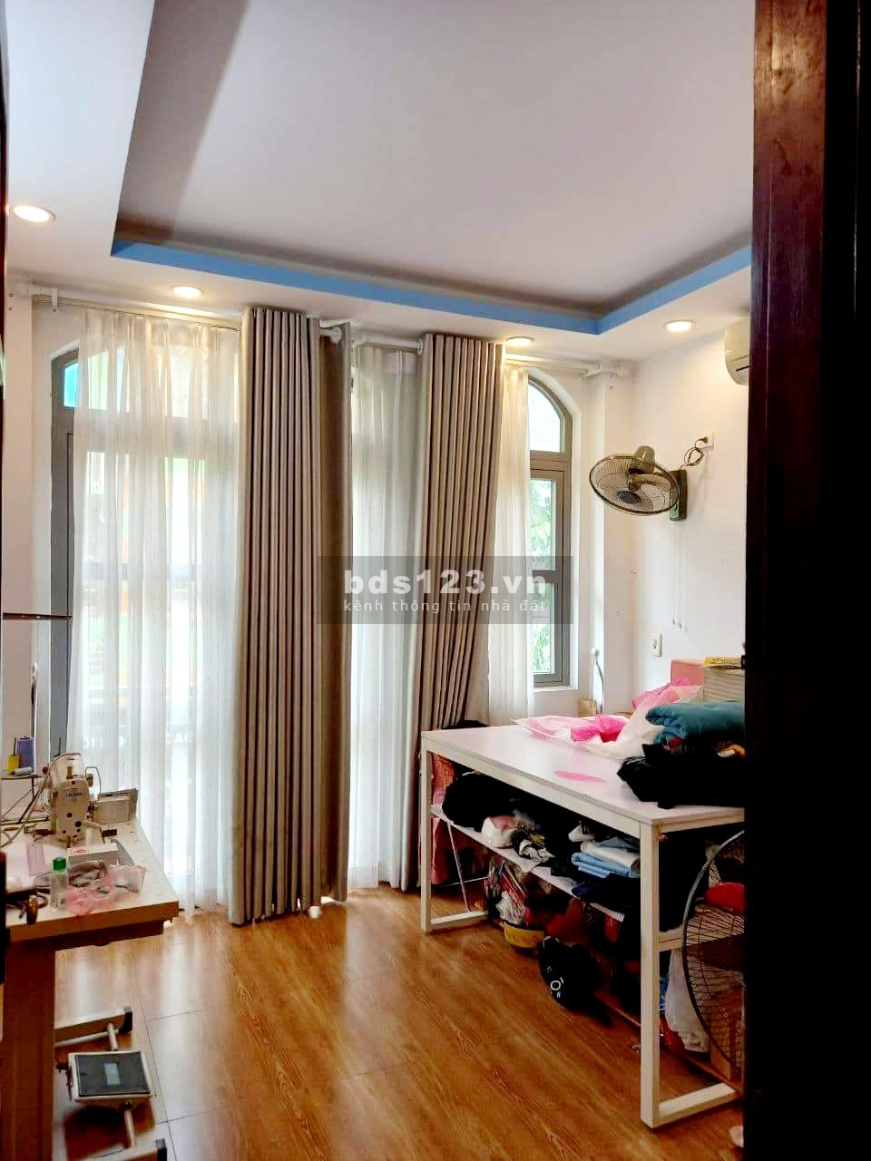 cần bán nhà 4 tầng mễ trì thượng- nam từ liêm 46M- 3,7 tỷ gần oto