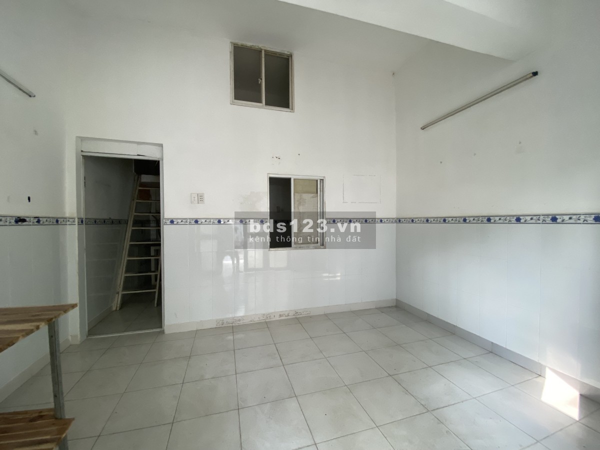 Bán mặt bằng kinh doanh 50m2 đường Tô Hiệu có chỗ ở lại quận Tân Phú
