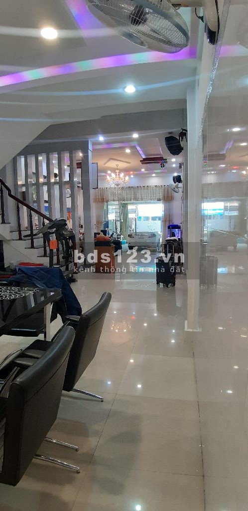 Bán biệt thư đẹp siêu rẻ ngay bến xe Trung tâm TP Đà Nẵng, 120m2, 4.2 tỷ