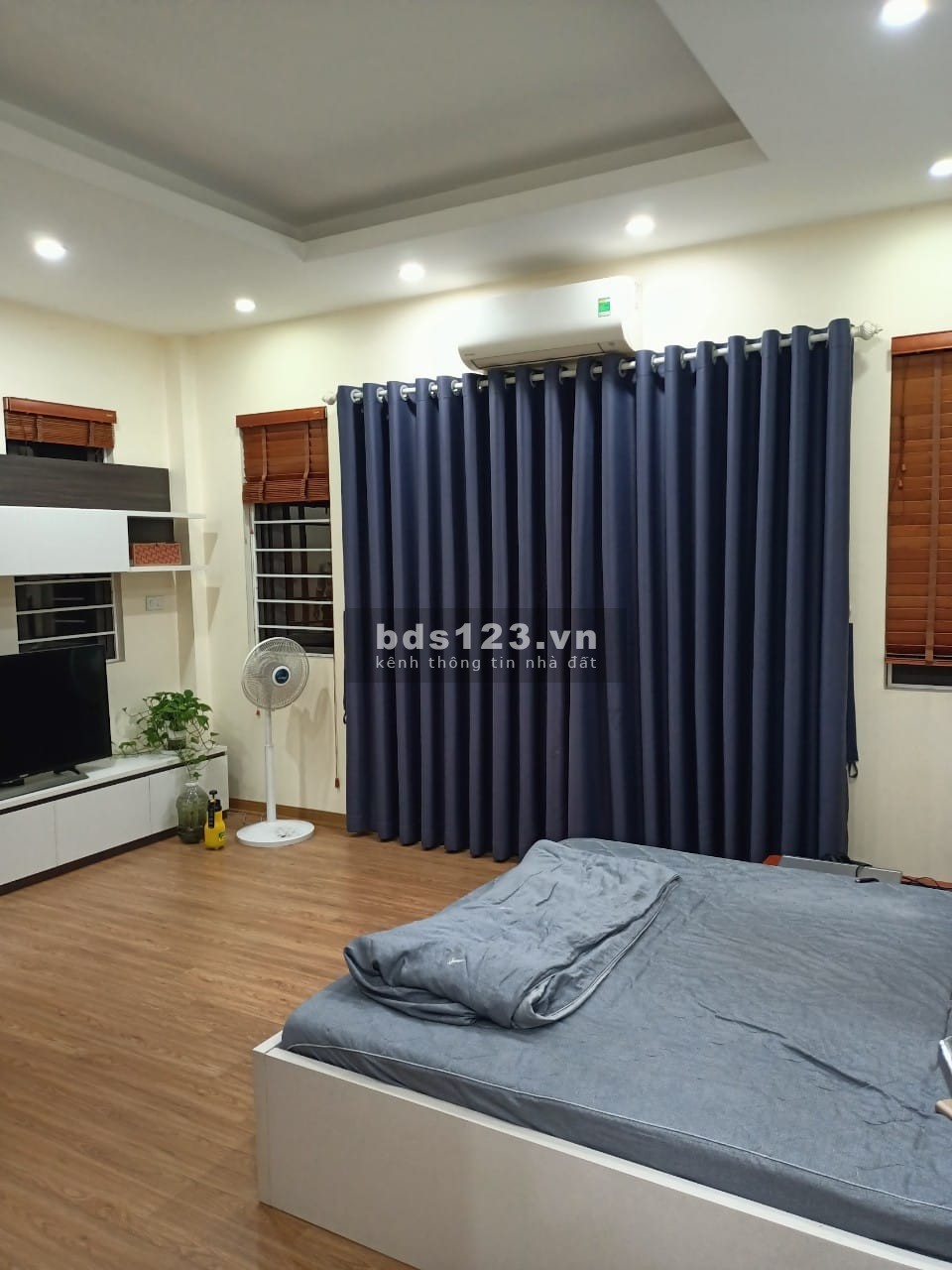 Bán nhà ngay Hoàng Quốc Việt Cầu Giấy 9.3tỷ 60m mt5.8m oto tránh gara kinh doanh đỉnh.