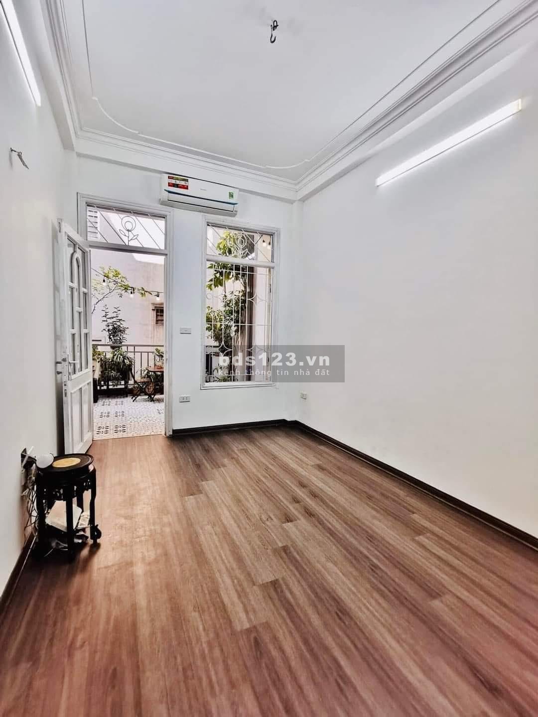 Bán nhà xịn Đội Cấn, đến ở luôn, tiện ích xung quanh ngập tràn.