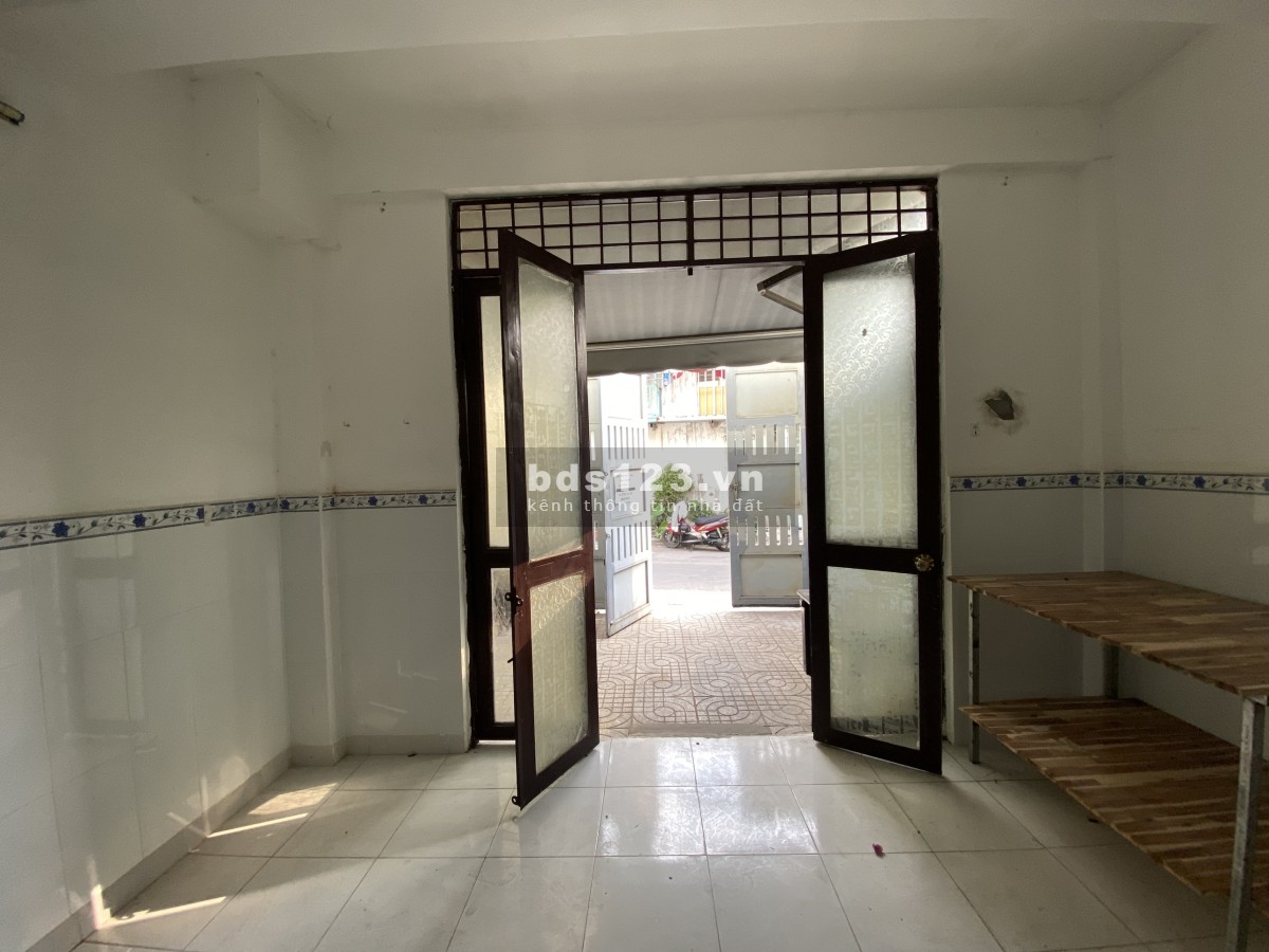 Bán mặt bằng kinh doanh 50m2 đường Tô Hiệu có chỗ ở lại quận Tân Phú