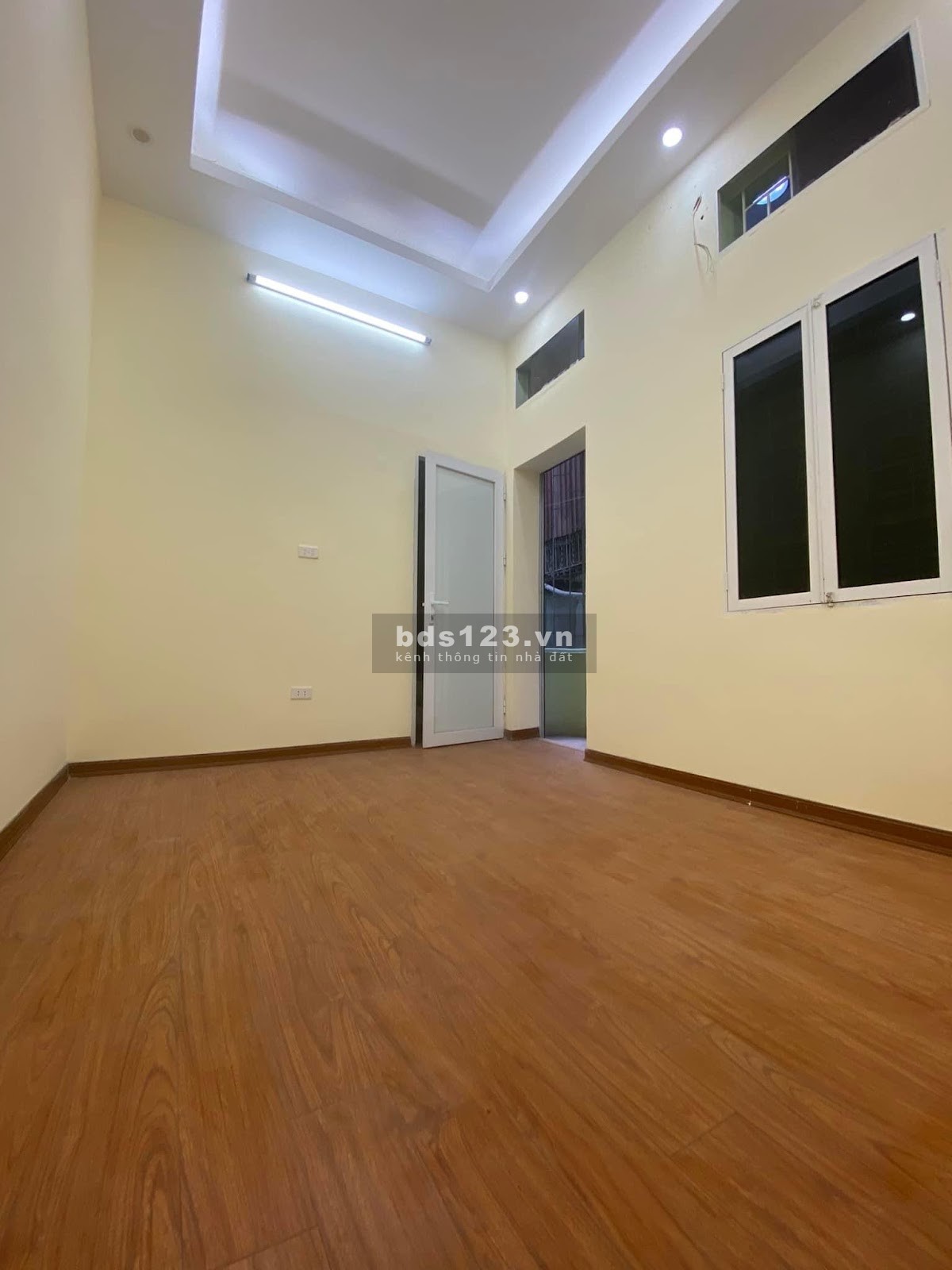 Bán nhà 5 tầng Ngã Tư Sở - Sổ Đẹp - Giá chưa đến 3 tỷ