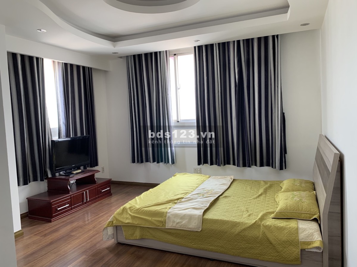 Chính chủ cần bán căn hộ 144 m2 Phú Nhuận, mặt tiền đường Phan Đăng Lưu, sổ hồng đầy đủ, giá 6.49 tỷ