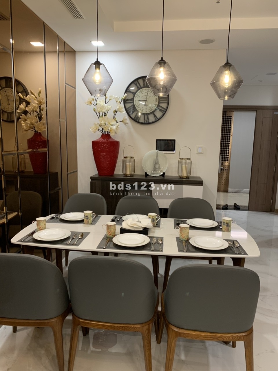 Cho thuê căn hộ Vinhomes Central Park 1-2-3-4pn, Penhouse, và tòa Landmark 81. Liên hệ: 0888662828