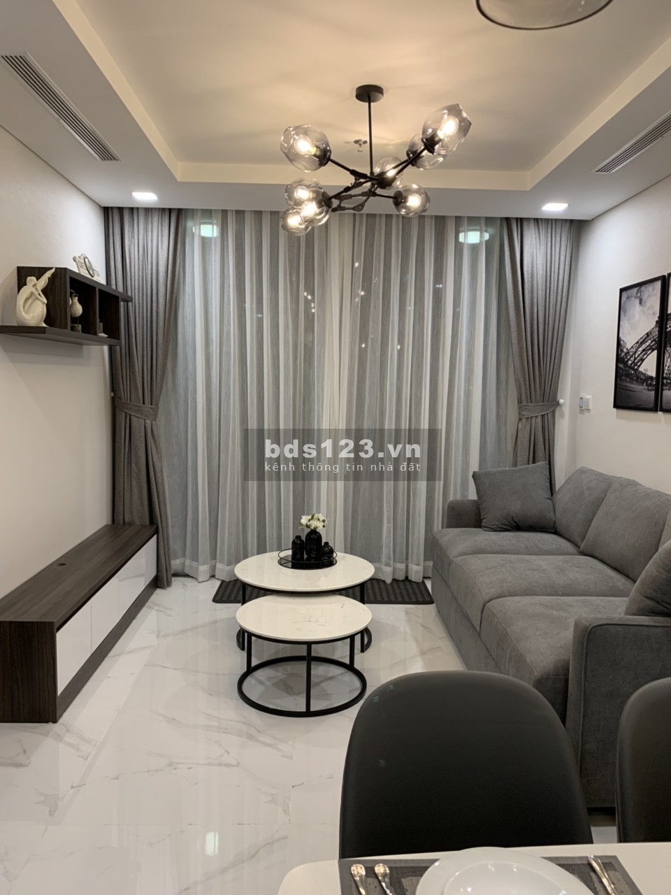 Cho thuê căn hộ Vinhomes Central Park 1-2-3-4pn, Penhouse, và tòa Landmark 81. Liên hệ: 0888662828
