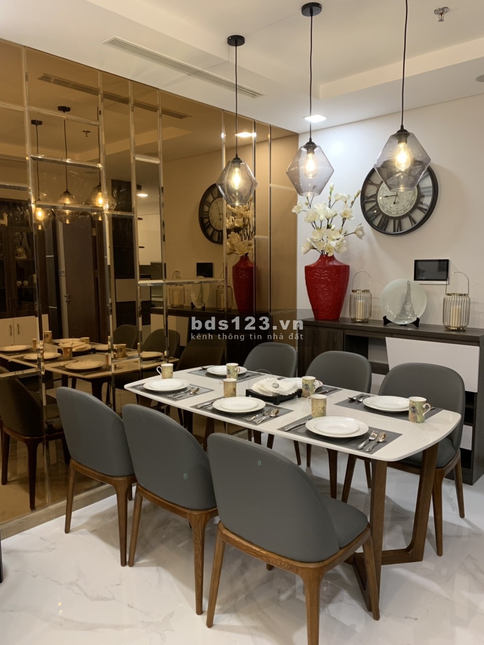 Cho thuê căn hộ Vinhomes Central Park 1-2-3-4pn, Penhouse, và tòa Landmark 81. Liên hệ: 0888662828