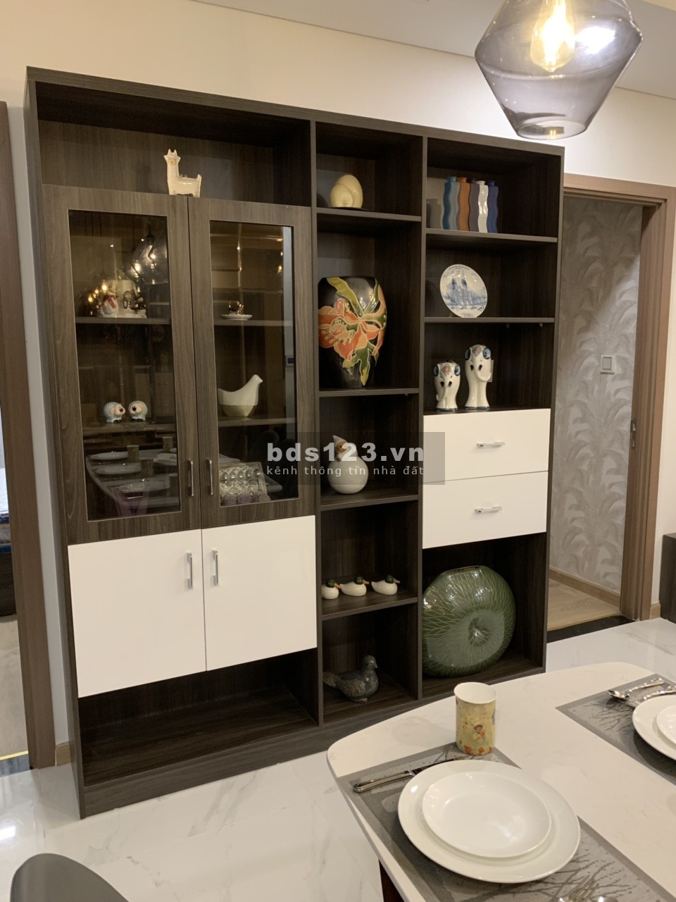 Cho thuê căn hộ Vinhomes Central Park 1-2-3-4pn, Penhouse, và tòa Landmark 81. Liên hệ: 0888662828