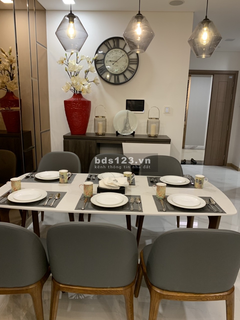 Cho thuê căn hộ Vinhomes Central Park 1-2-3-4pn, Penhouse, và tòa Landmark 81. Liên hệ: 0888662828