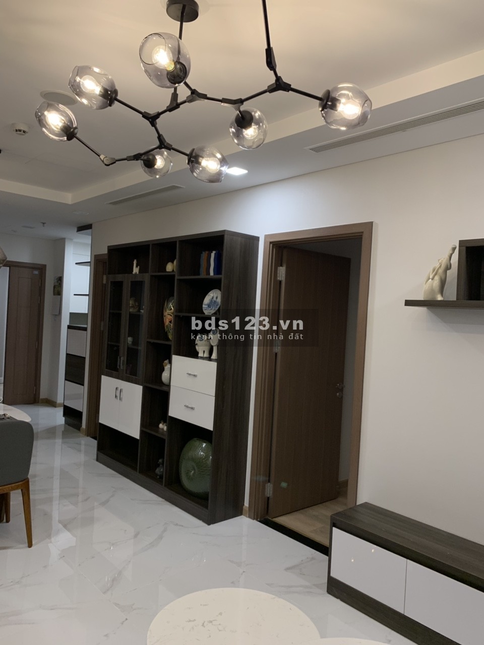 Cho thuê căn hộ Vinhomes Central Park 1-2-3-4pn, Penhouse, và tòa Landmark 81. Liên hệ: 0888662828