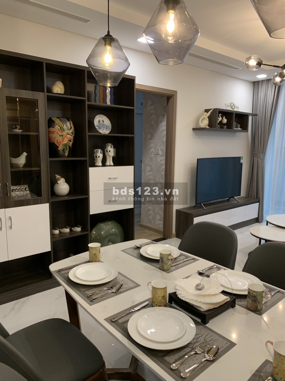 Cho thuê căn hộ Vinhomes Central Park 1-2-3-4pn, Penhouse, và tòa Landmark 81. Liên hệ: 0888662828