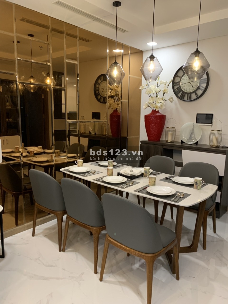 Cho thuê căn hộ Vinhomes Central Park 1-2-3-4pn, Penhouse, và tòa Landmark 81. Liên hệ: 0888662828