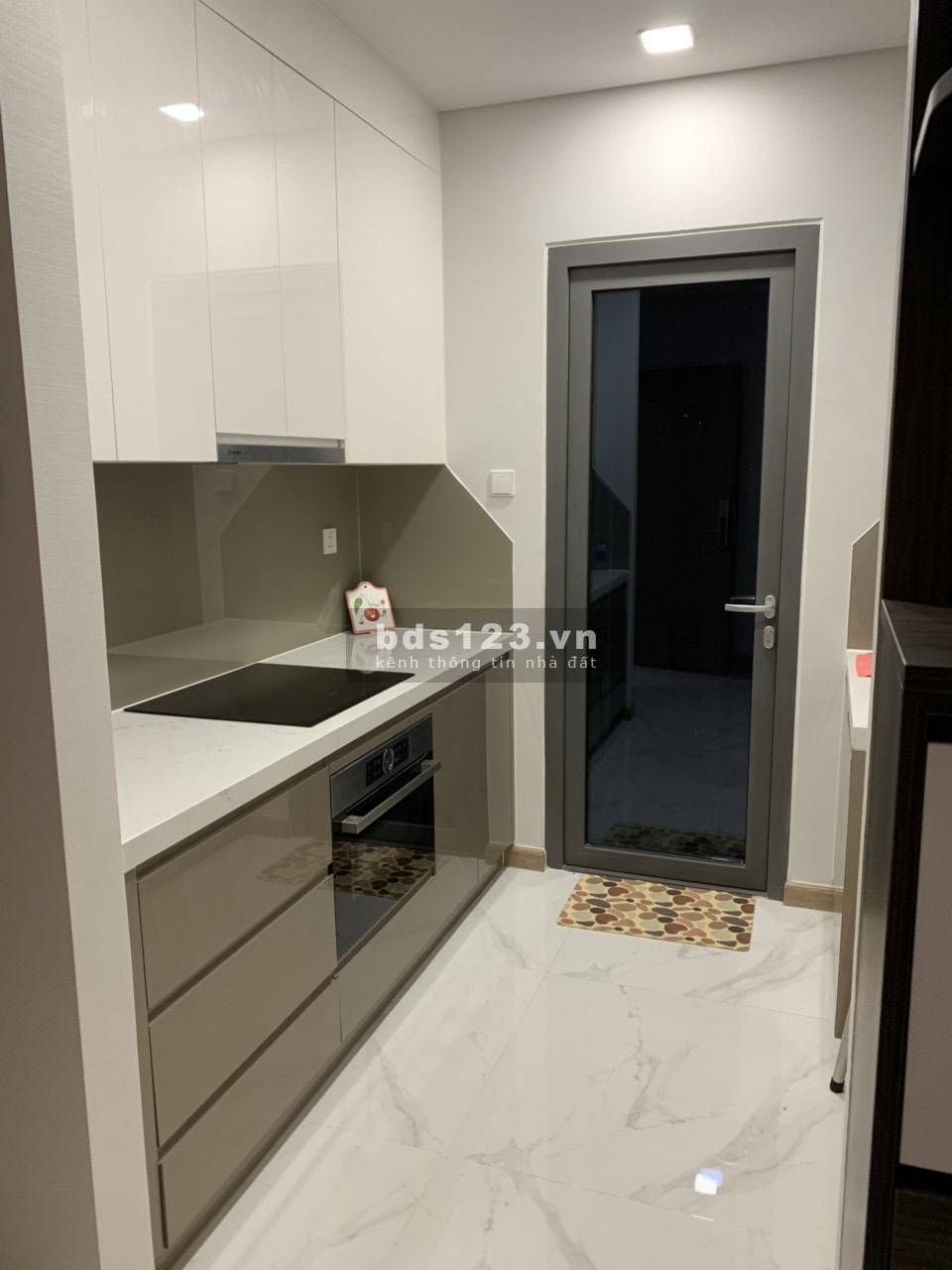 Cho thuê căn hộ Vinhomes Central Park 1-2-3-4pn, Penhouse, và tòa Landmark 81. Liên hệ: 0888662828